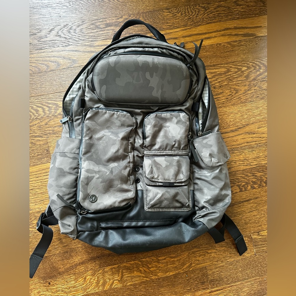 Lululemon cruiser backpack